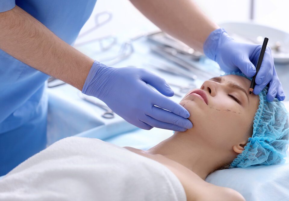 plastic surgery vs cosmetic surgery